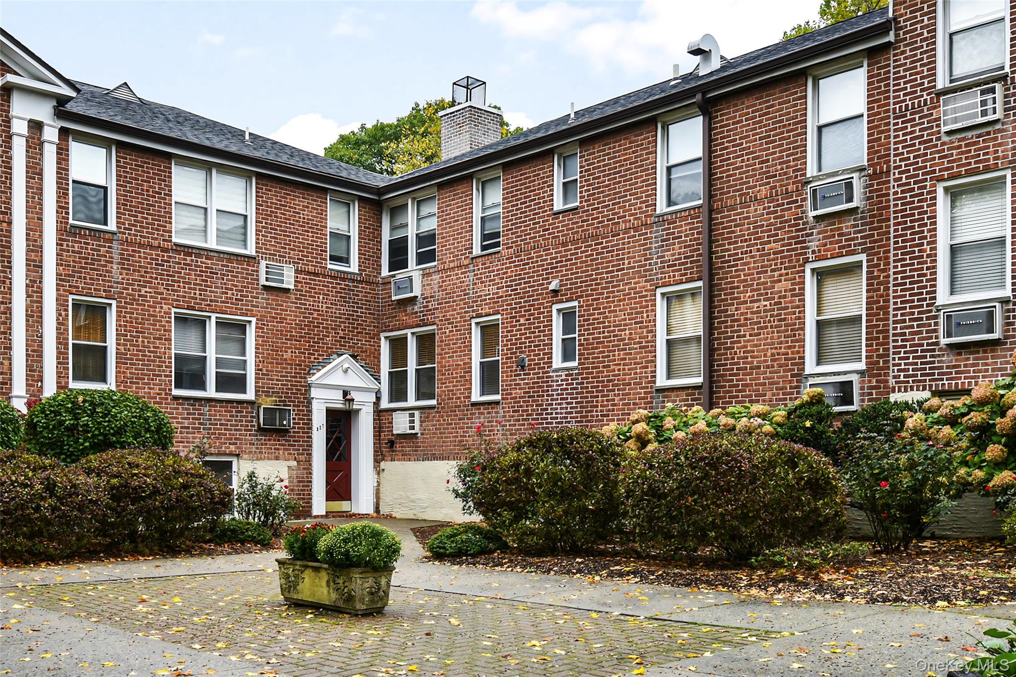 327 Palmer Terrace Unit 2E — photo