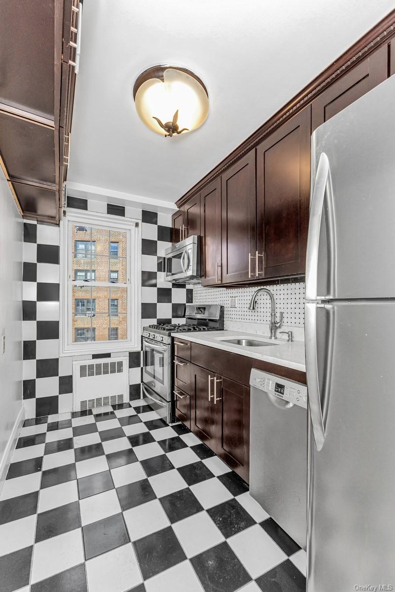 140-21 Burden Crescent Unit 306 — photo