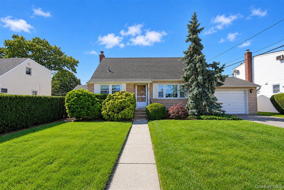 1298 Darby Road E — photo