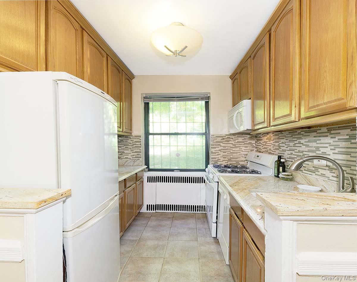 3017 Riverdale Avenue Unit 2J — photo