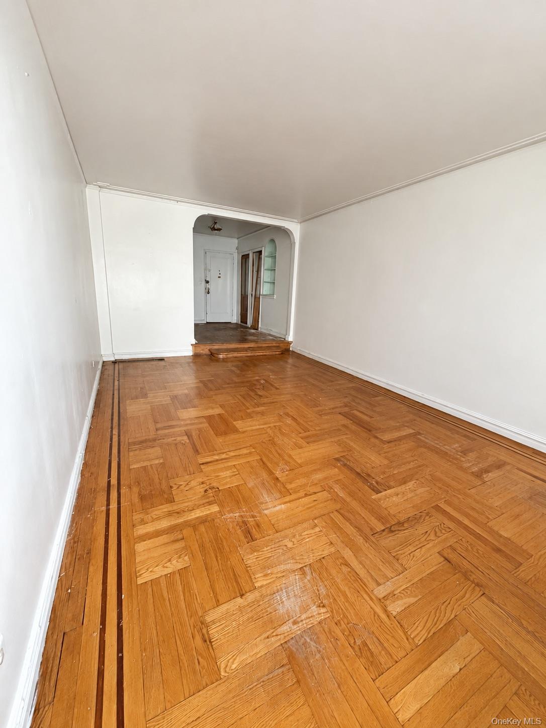 2160 Bronx Park Park Unit 3B — photo