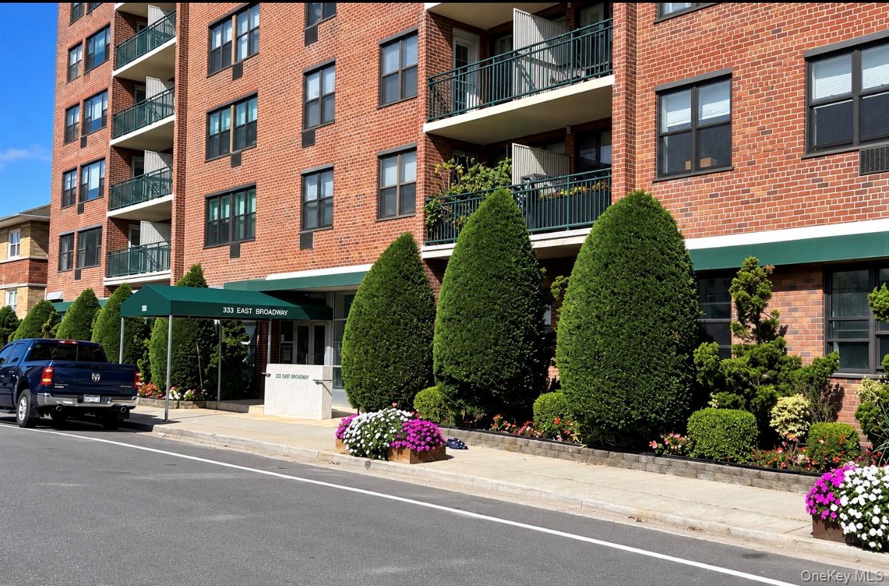 333 E Broadway Unit 2D — photo