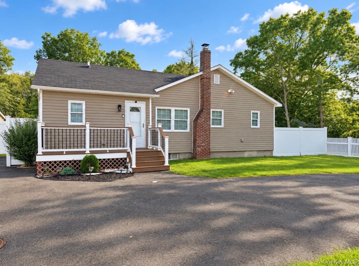 207 Laurelton Drive — photo