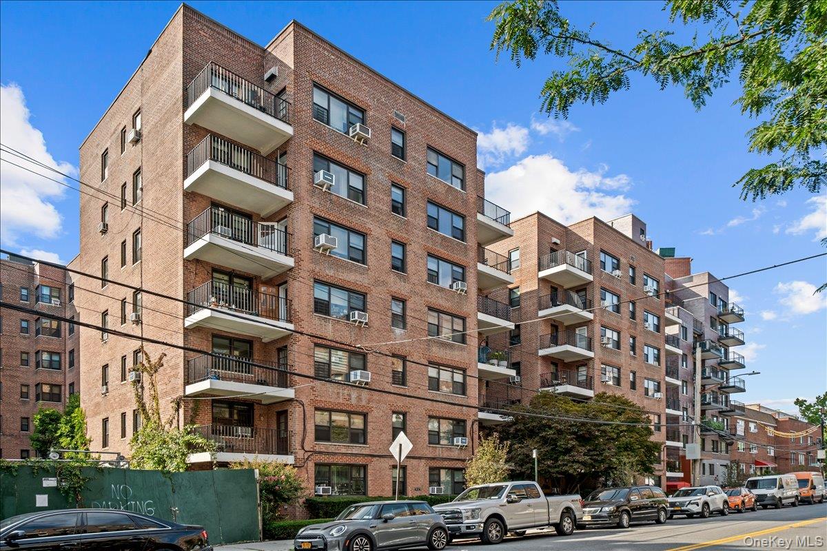 3635 Johnson Avenue Unit 2E — photo