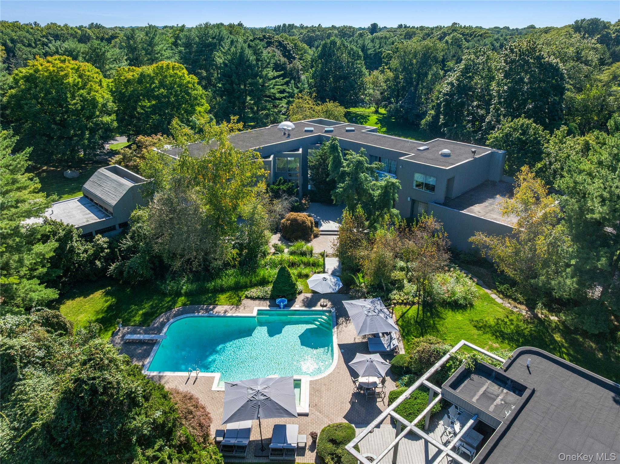 18 Chestnut Hill Drive — photo
