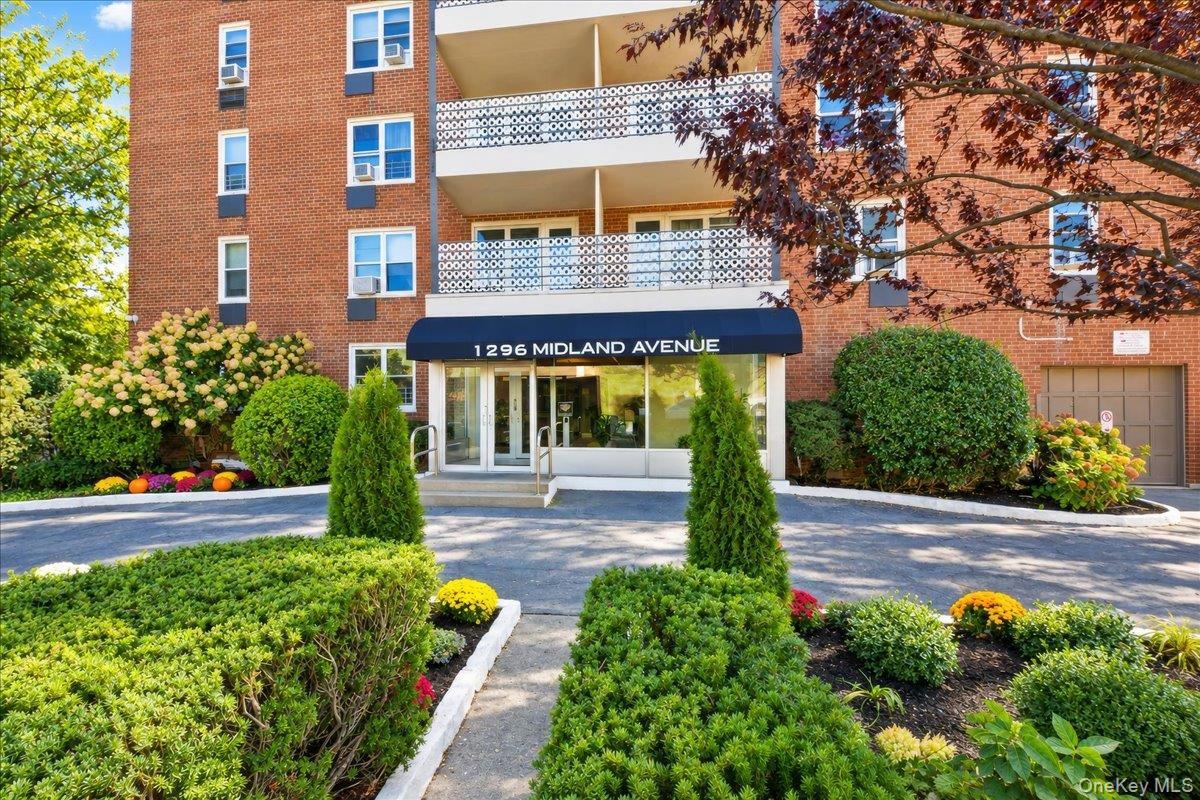 1296 Midland Avenue Unit L2 — photo