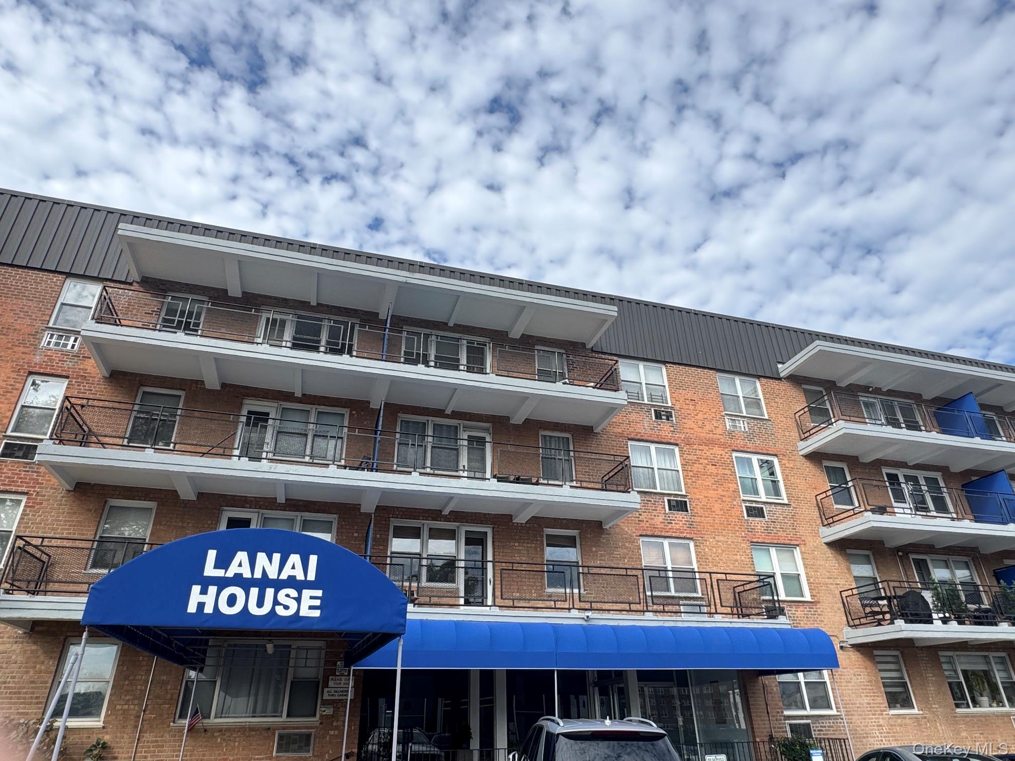 190 W Merrick Road Unit 2C — photo