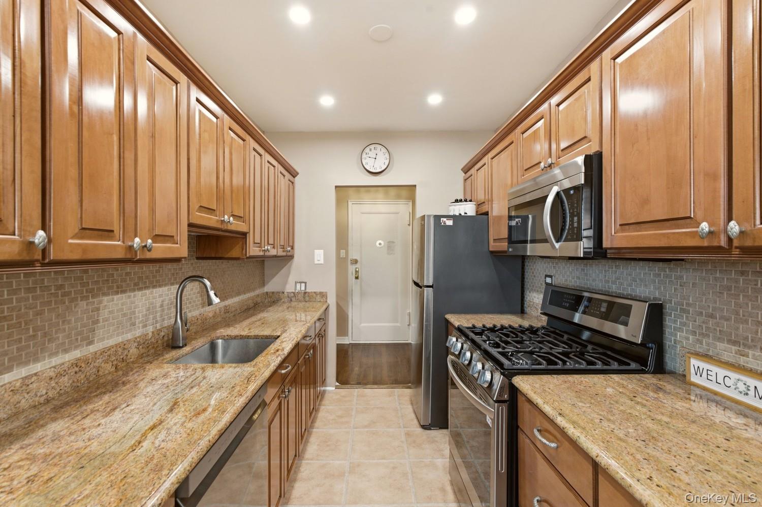 162-41 Powells Cove Boulevard Unit 4S — photo