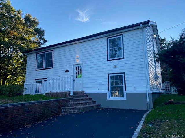 14 split cedar, Islip, NY 11749 — photo 2