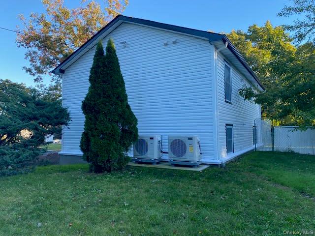 14 split cedar, Islip, NY 11749 — photo 3