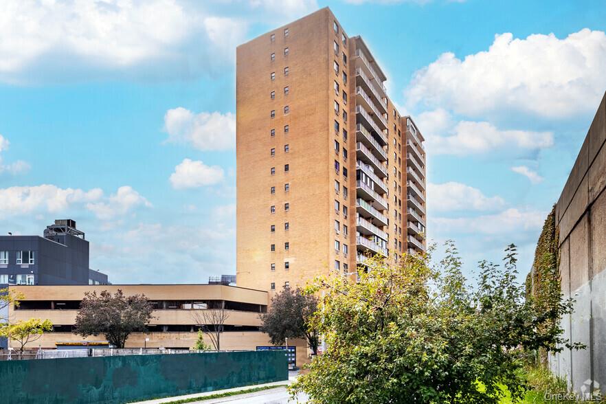 92-29 Queens Boulevard Unit 14E — photo