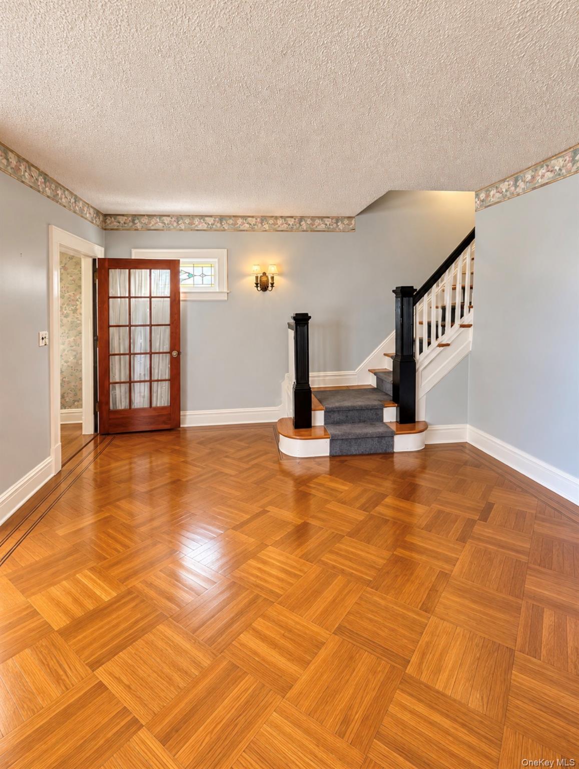 Home in New York, NY 11229 — photo 3