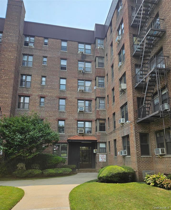 2220 Burnett Street Unit 3C — photo