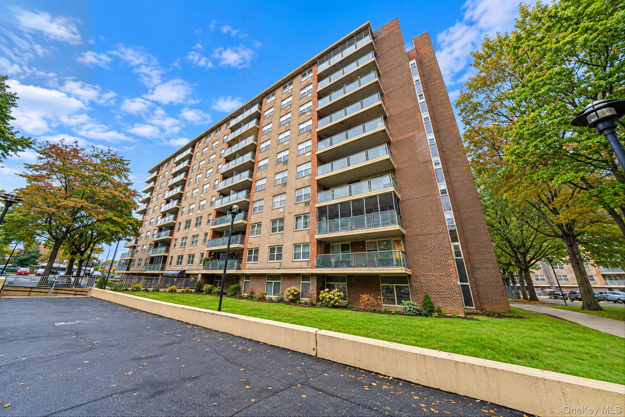 400 Cozine Avenue Unit 1J — photo