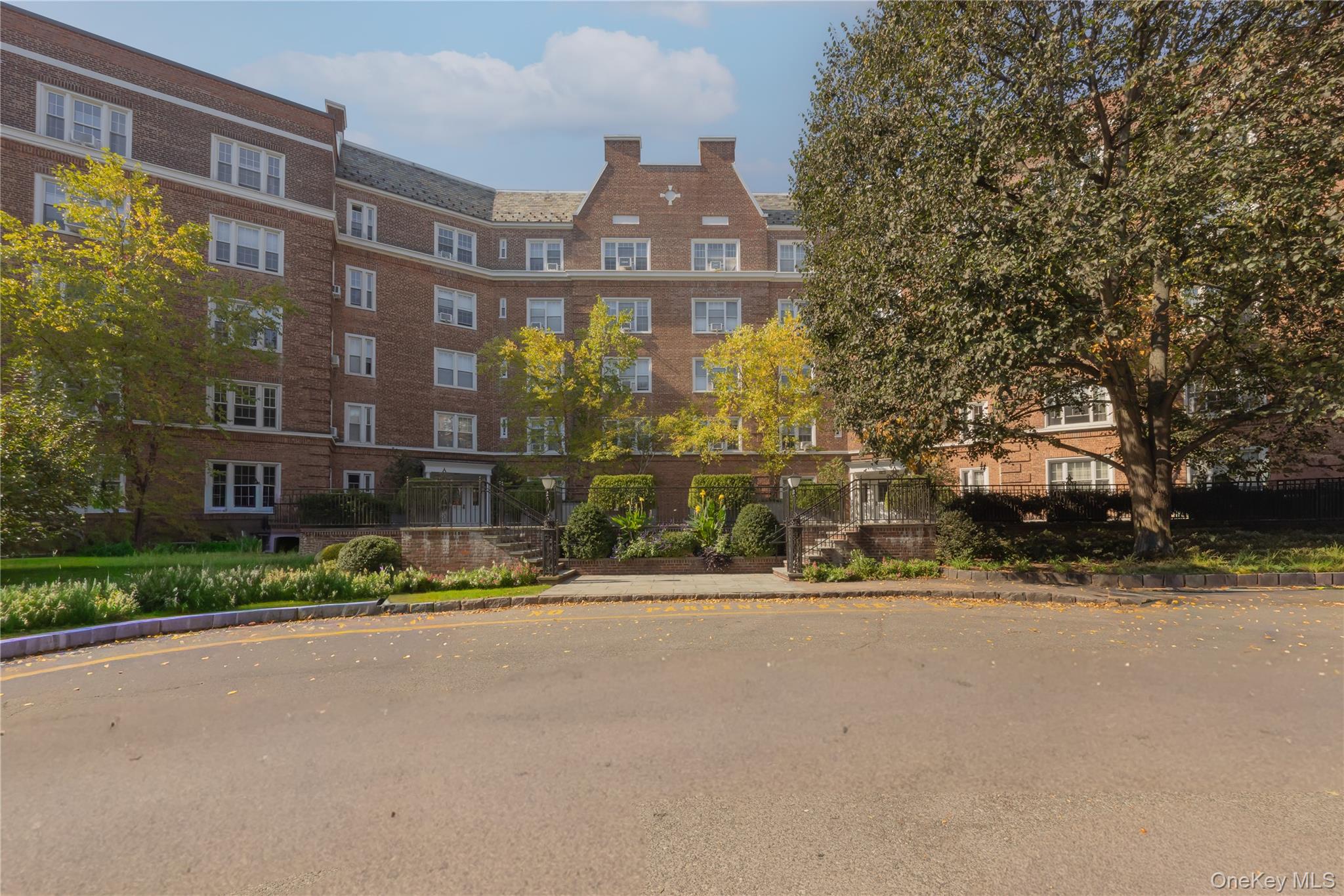 5 Midland Gardens Unit 2L — photo