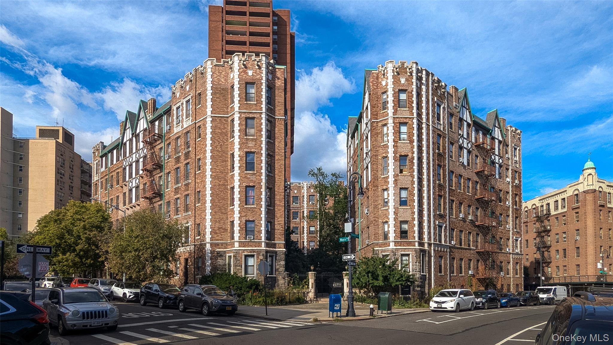 3390 Wayne Avenue Unit G61 — photo