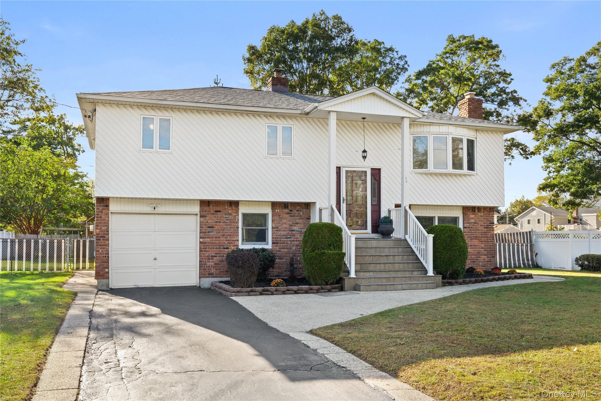 697 East Drive — photo