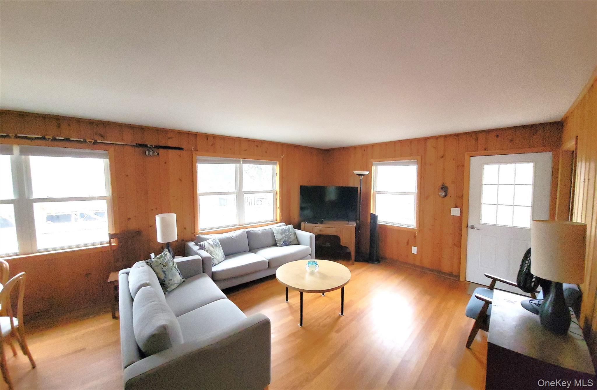 84 Oak Walk — photo
