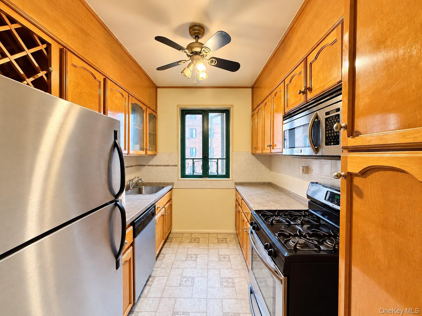 99 Metropolitan Oval Unit 8B — photo