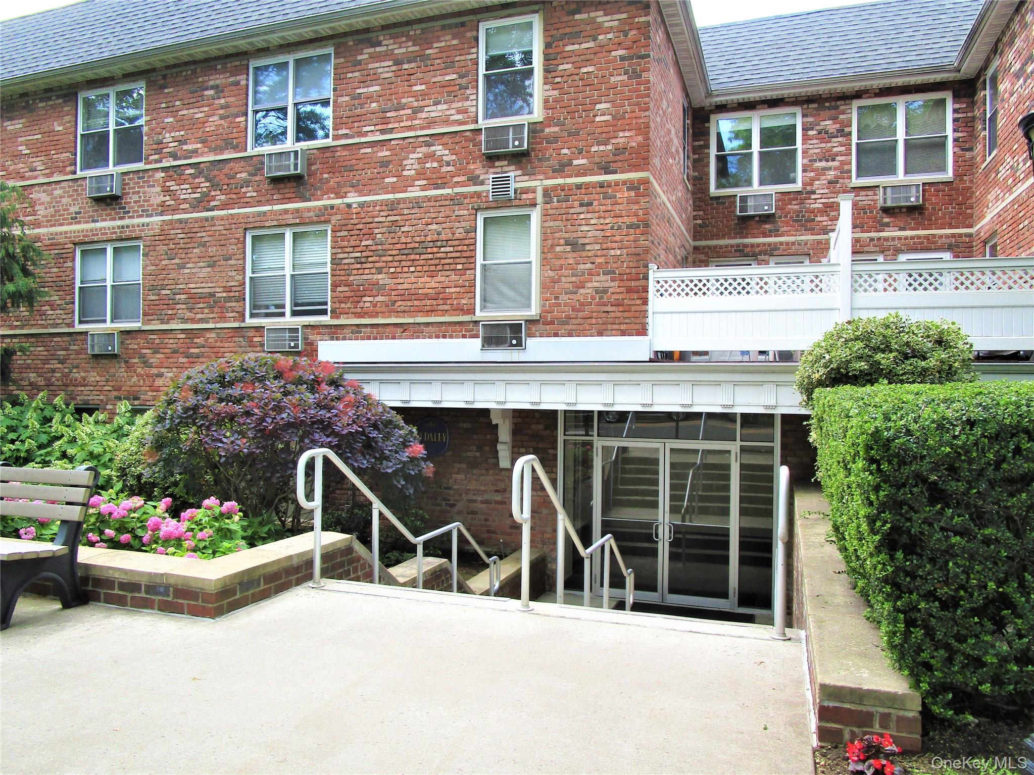 40 Daley Place Unit 126 — photo