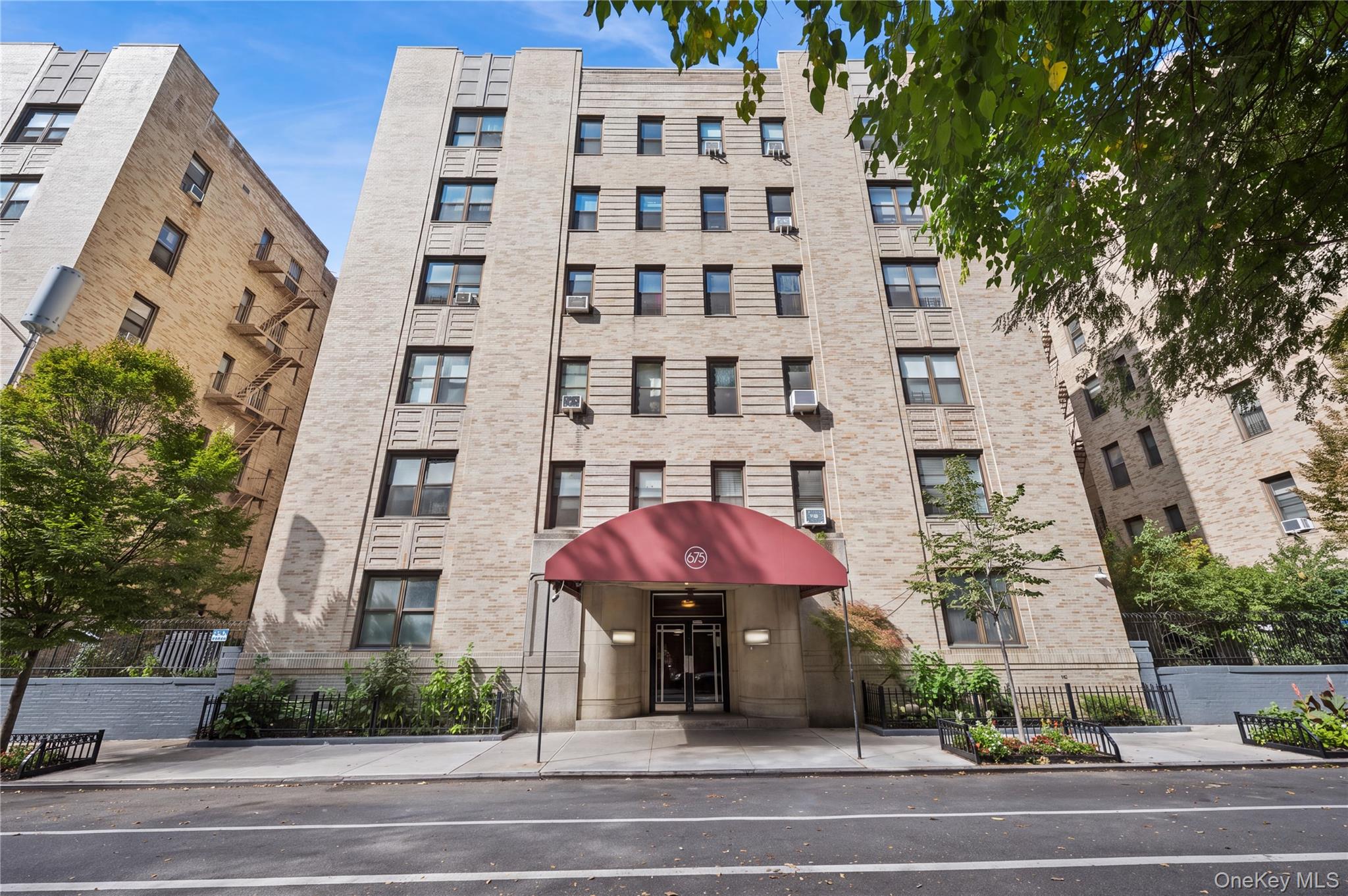 675 Walton Avenue Unit 3M — photo