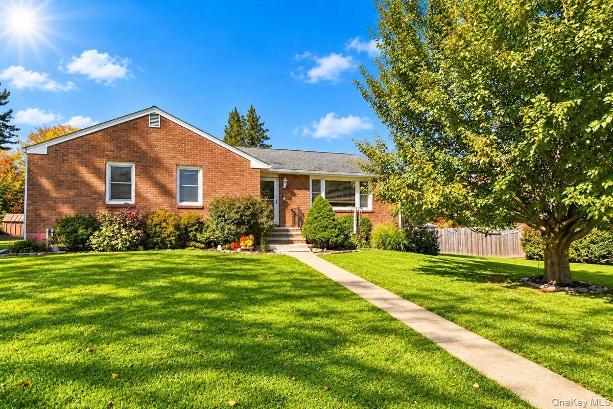8 Mark Street, New Windsor, NY 12553 | Realty.com