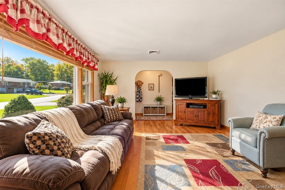 8 Mark Street, New Windsor, NY 12553 | Realty.com