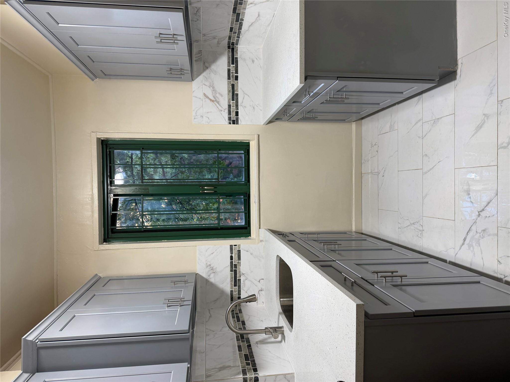 1595 Metropolitan Avenue Unit 3B — photo