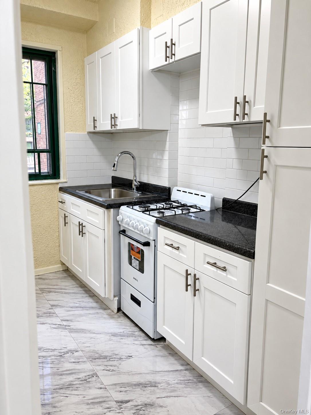 1563 Metropolitan Avenue Unit Me — photo