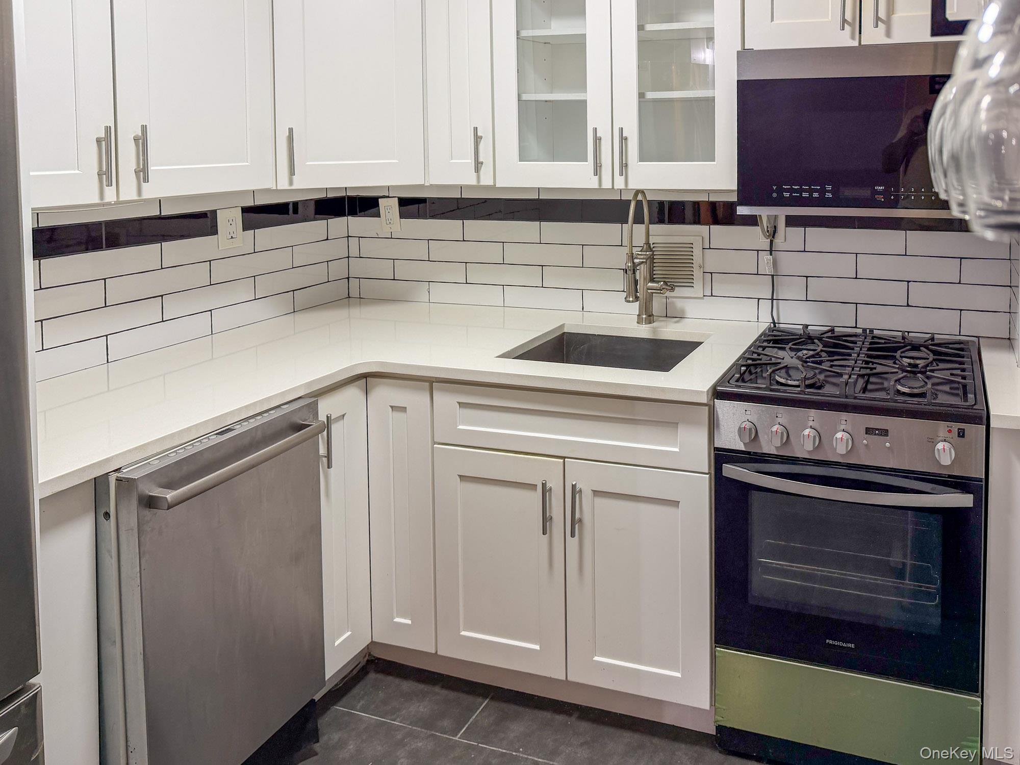 222 Smith Unit 3B — photo