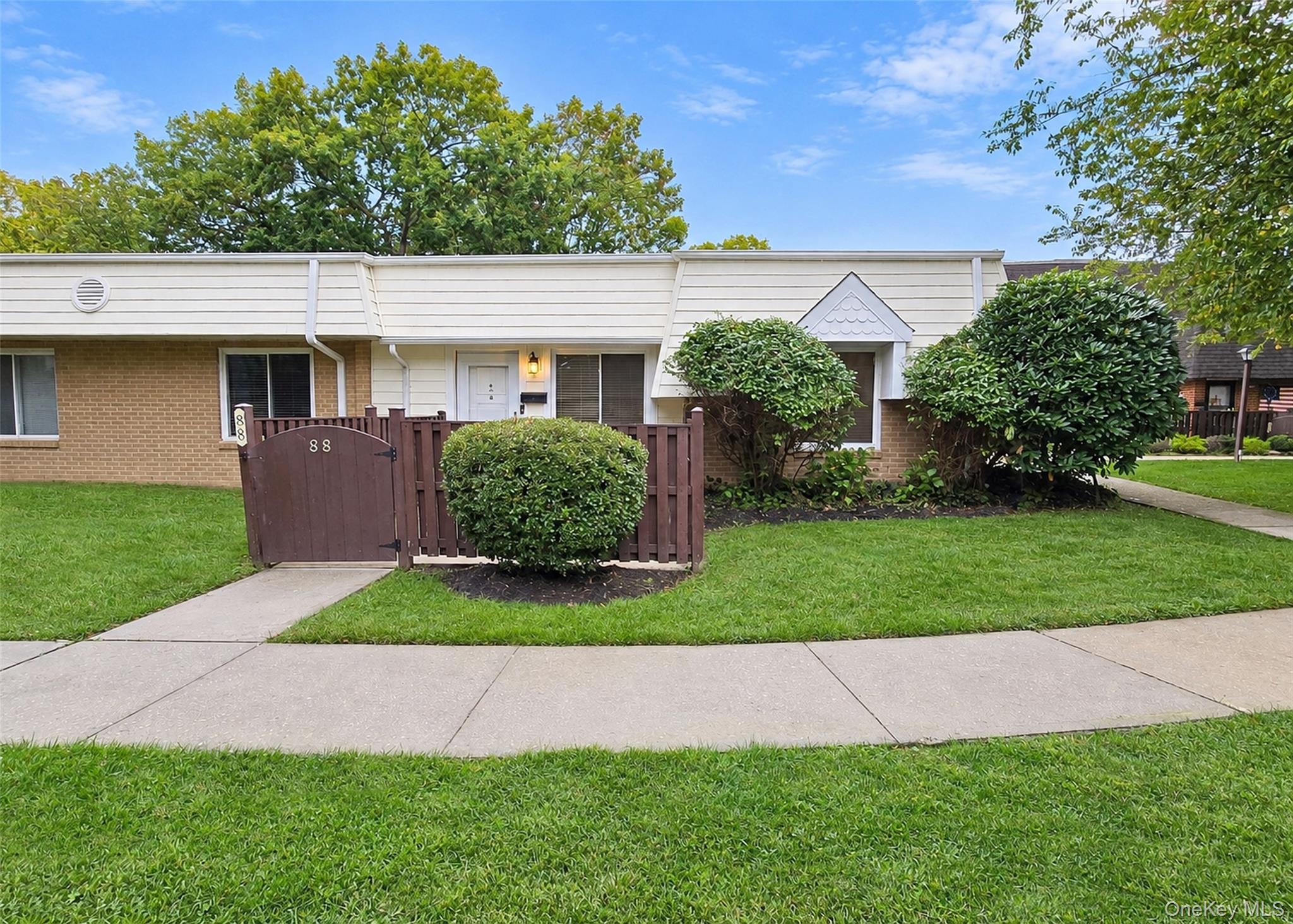 88 Glen Hollow Drive — photo