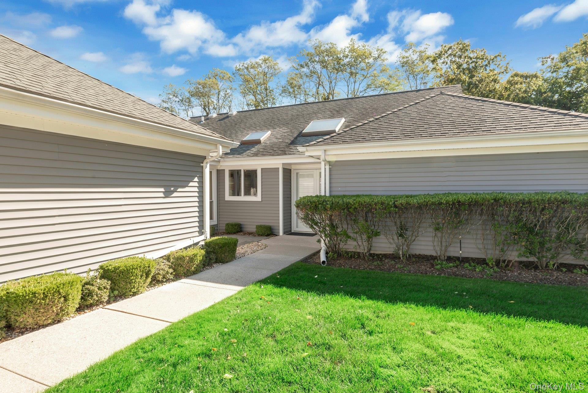 129 Captains Court — photo