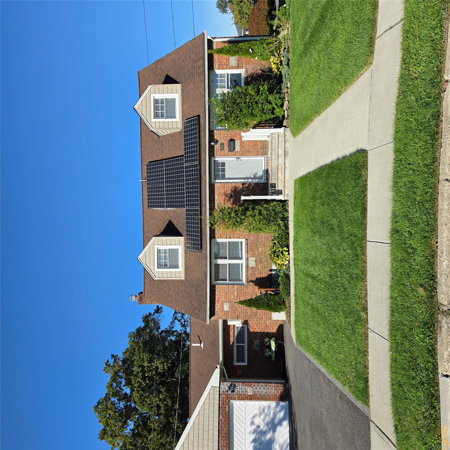 882 Leeds Court — photo