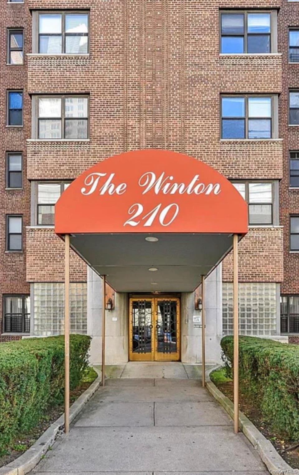 210 Martine Avenue Unit 4M — photo