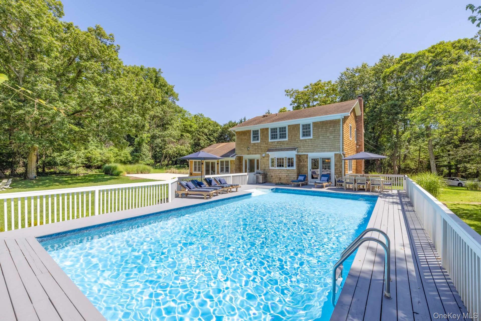 55 Edge Of Woods Road — photo