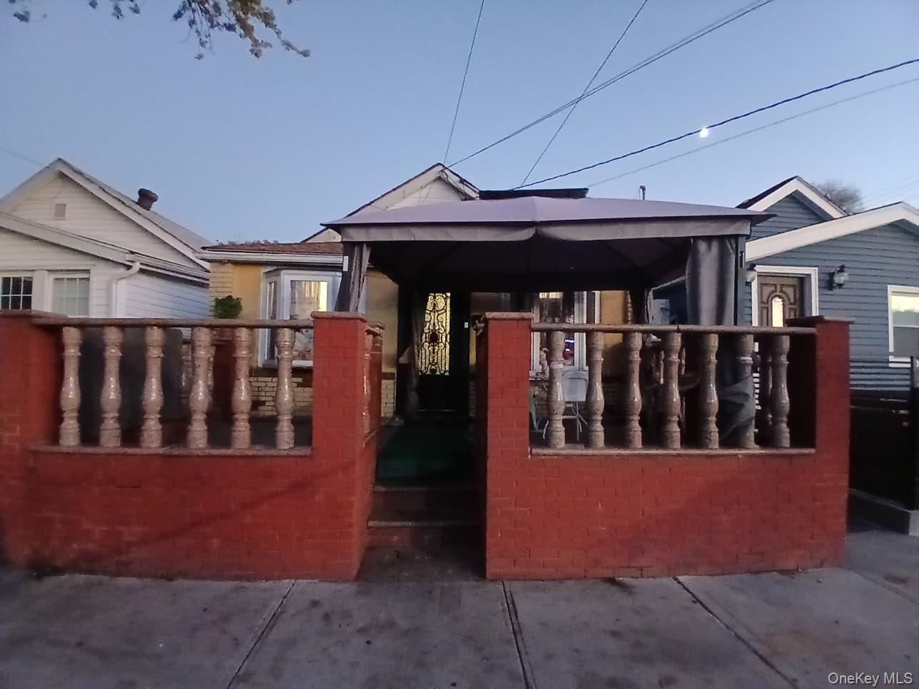9802 Avenue L — photo