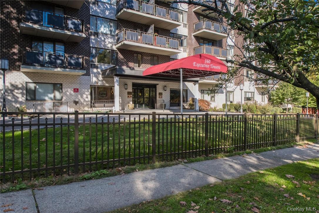 160 Academy Street Unit 10G — photo