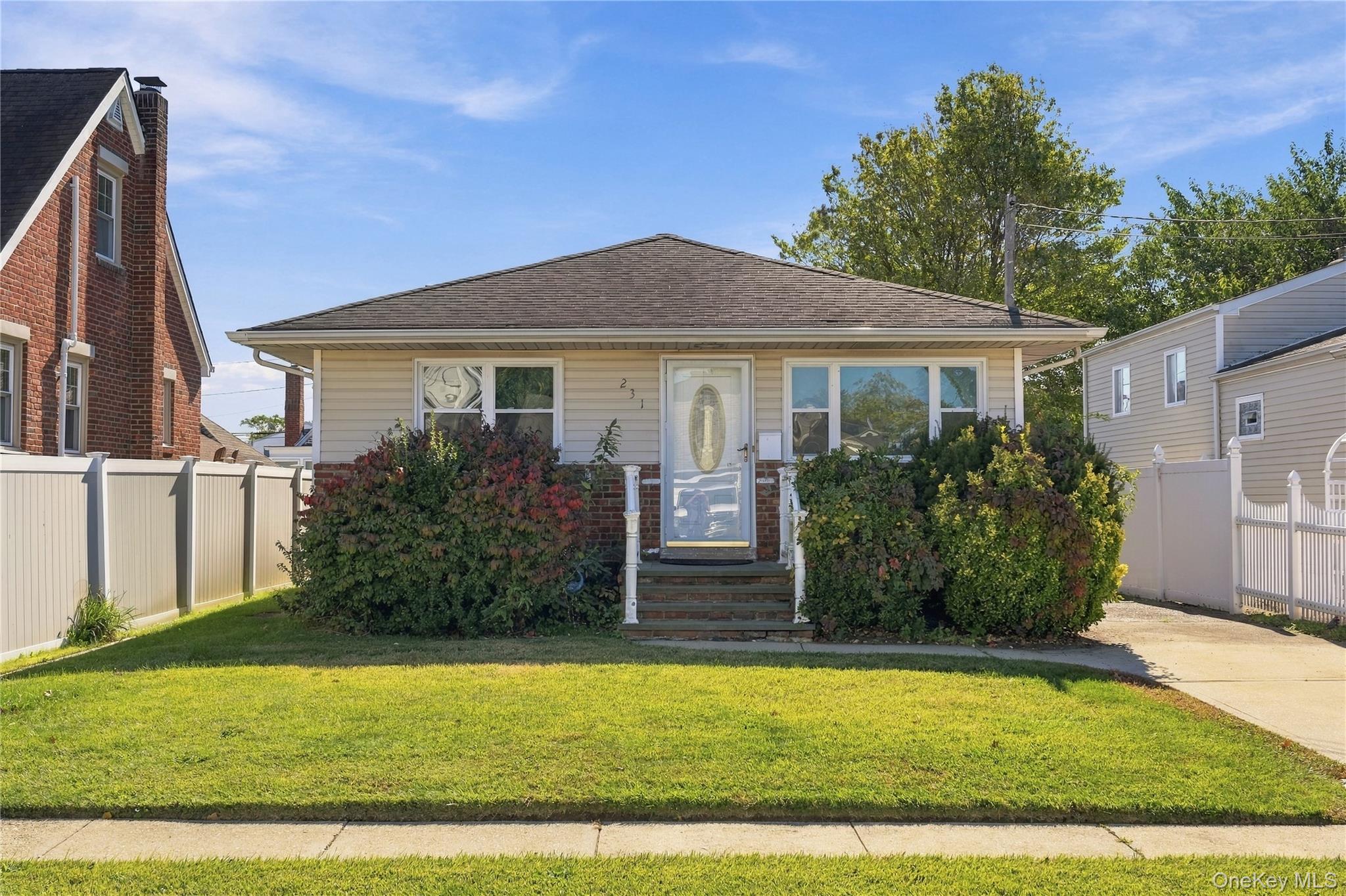 231 E Clearwater Road — photo