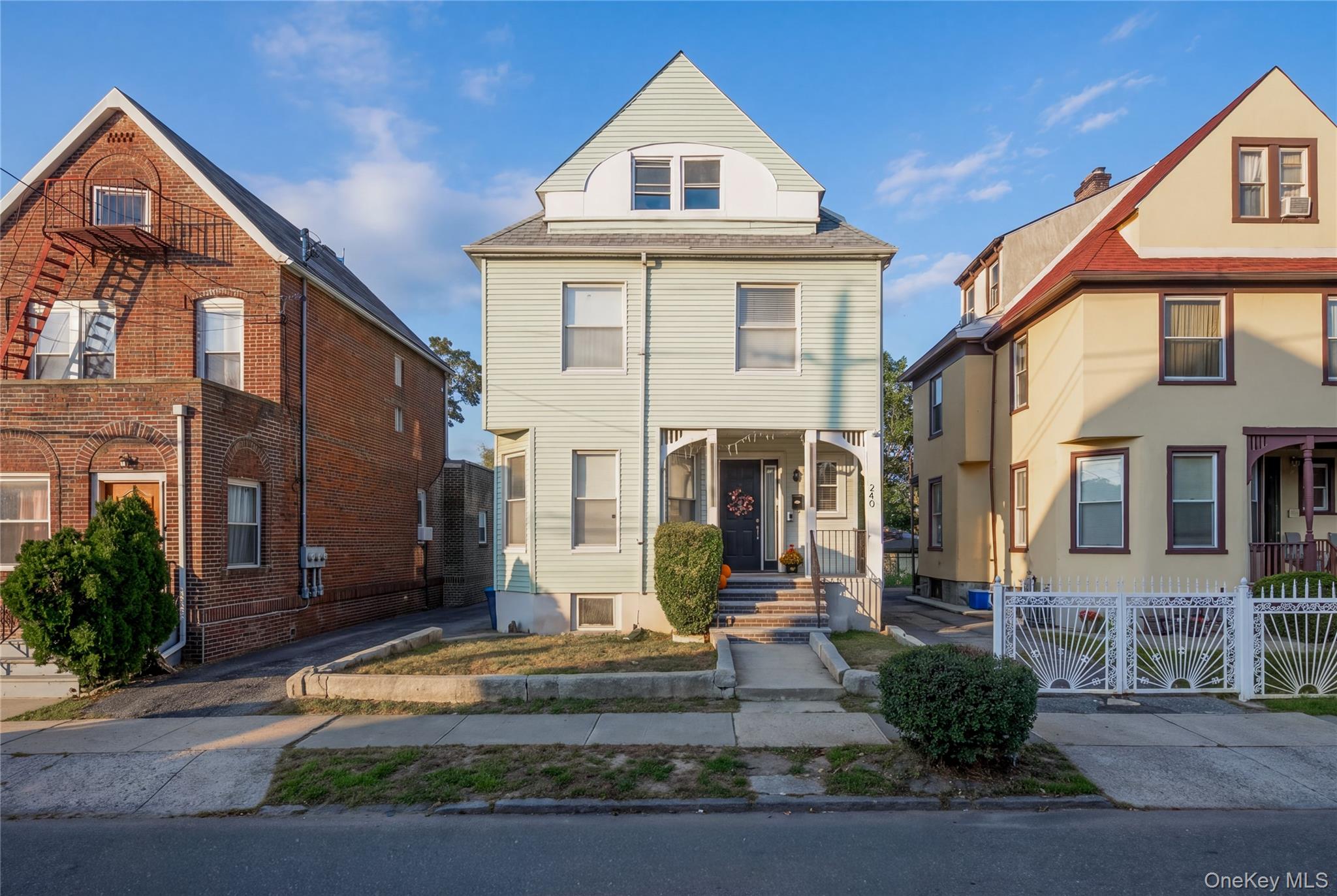 240 S 10th Avenue — photo