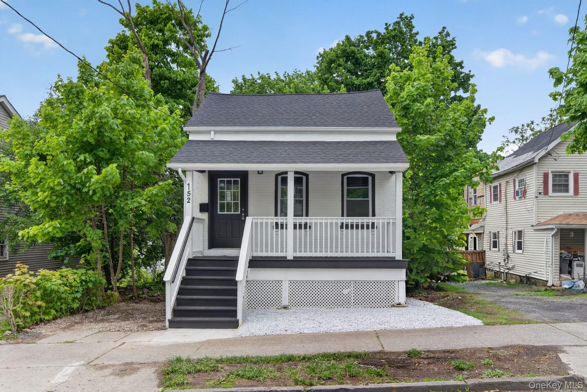 152 N Clinton Street — photo