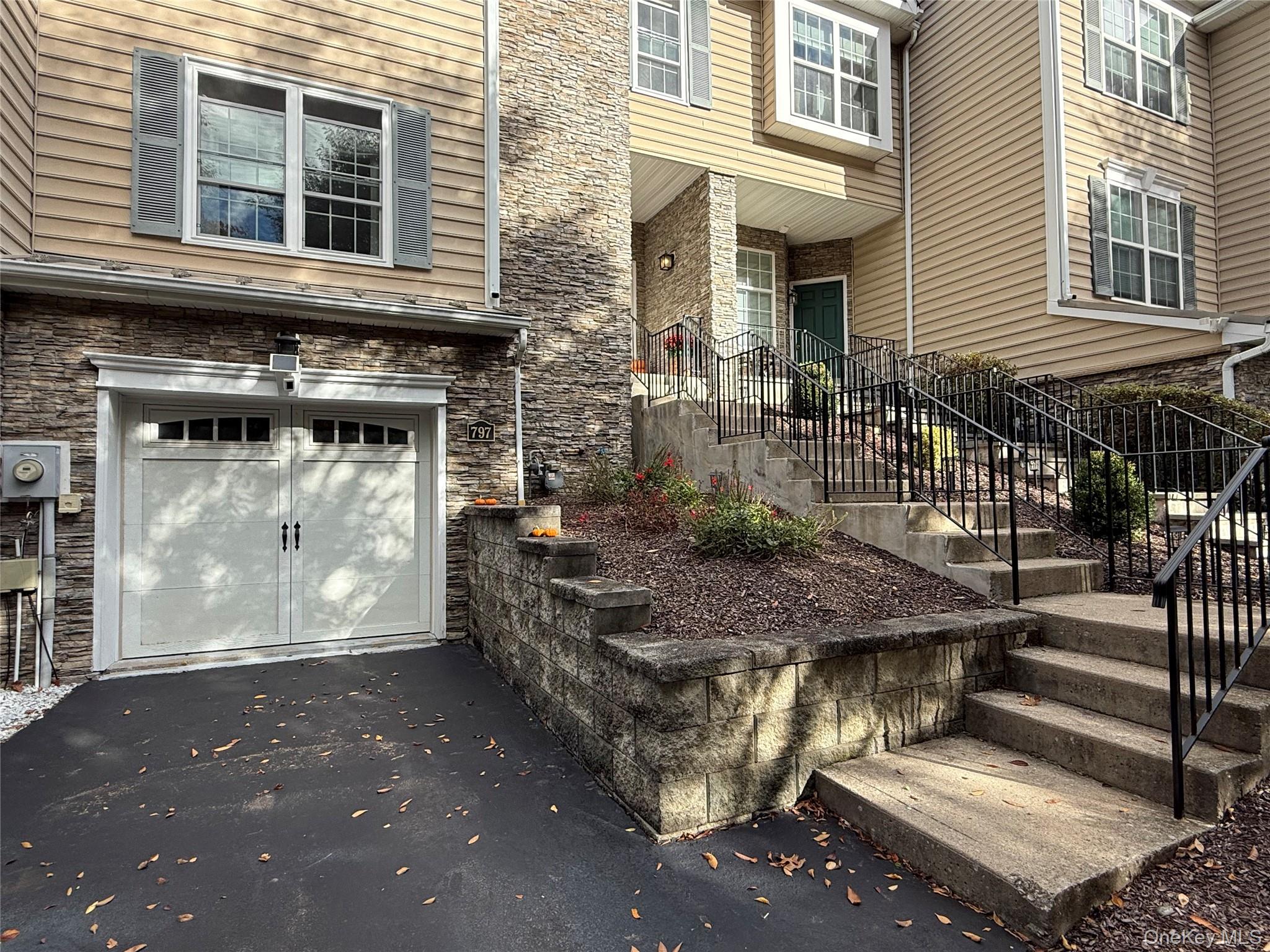 797 Huntington Drive — photo