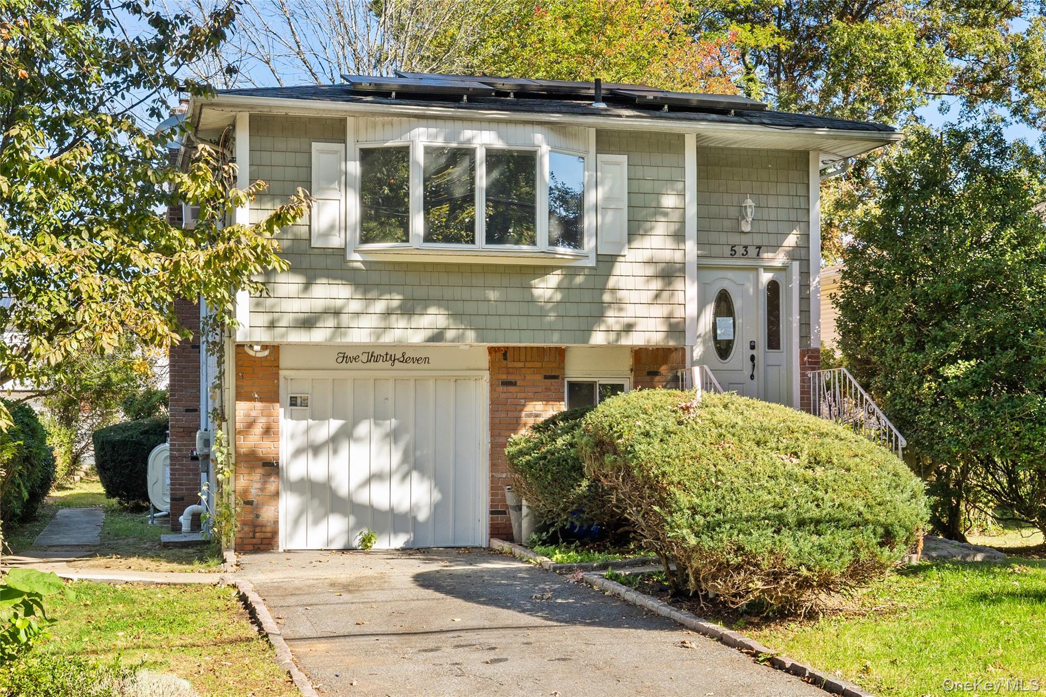 537 Lakeway Drive — photo