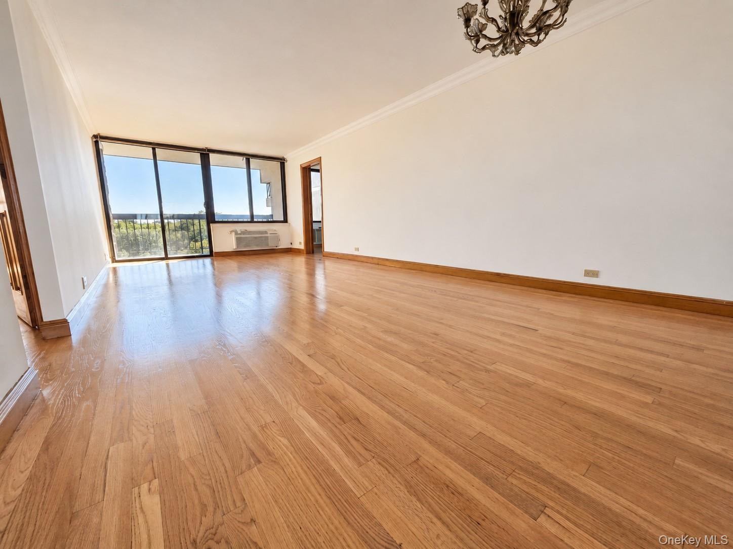 15038 Union Turnpike Unit 8J — photo