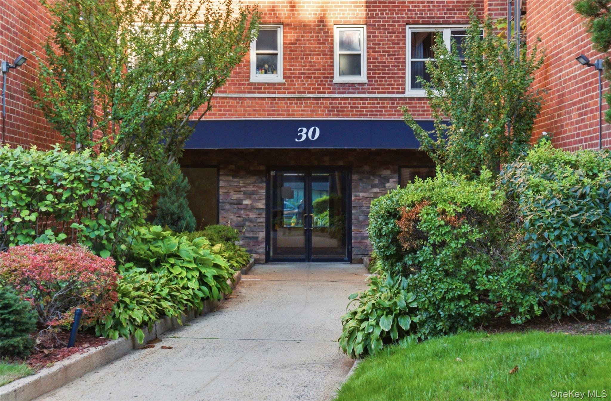 30 N Broadway Unit 2E — photo