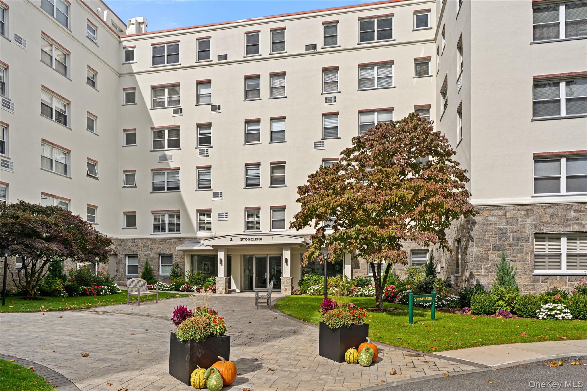 2 Stoneleigh Plaza Unit 6I — photo