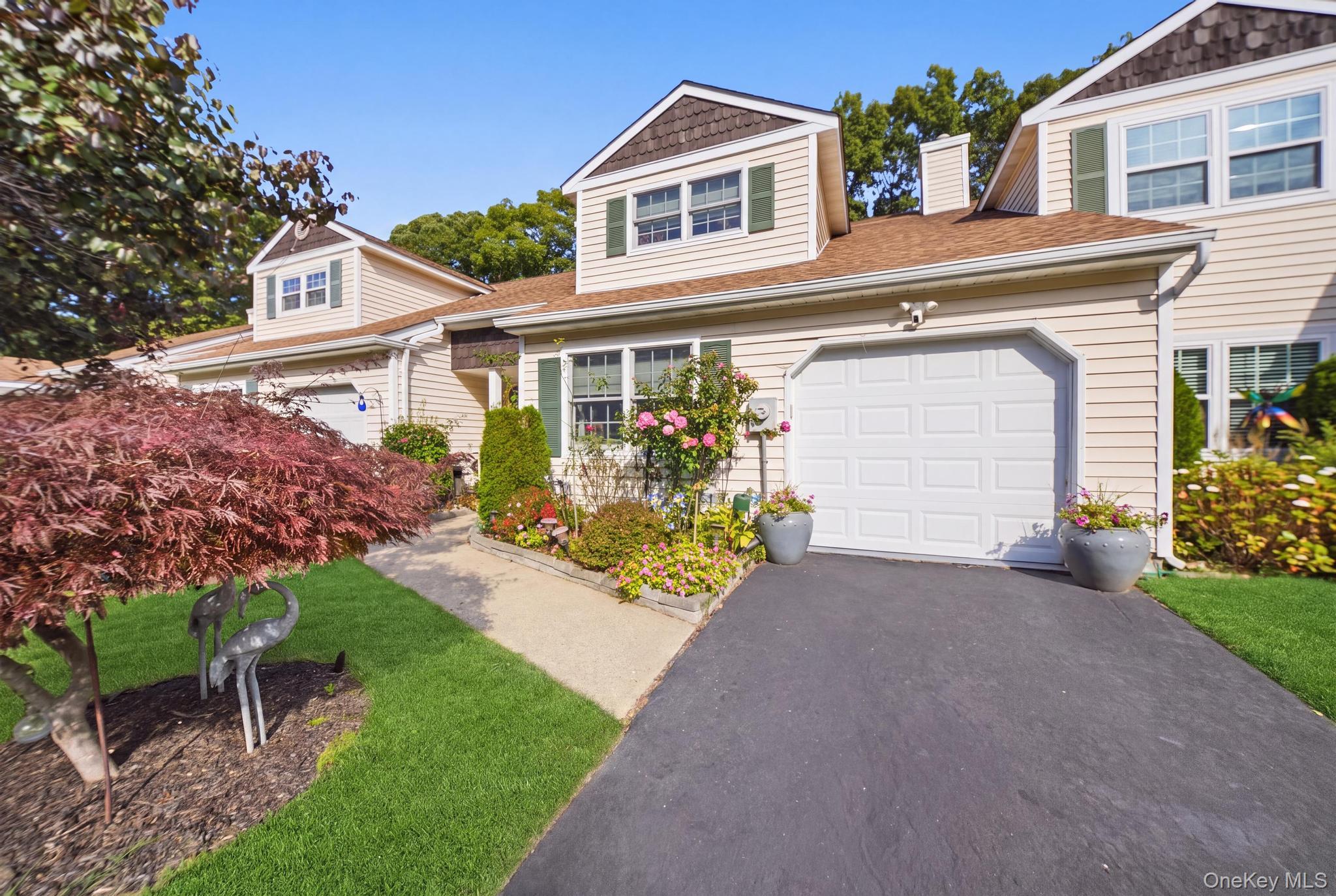 527 Race Place — photo