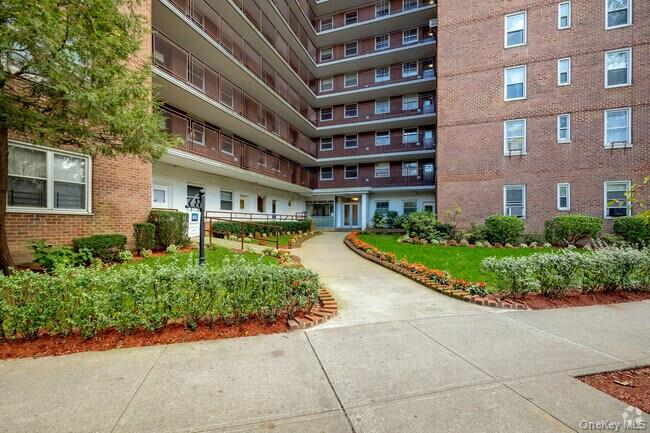 97-10 62nd Drive Unit 5J — photo