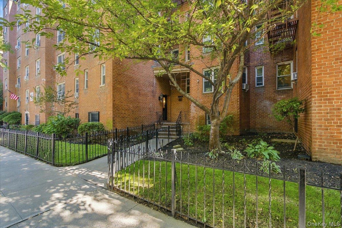 3325 81 Street Unit 2E — photo