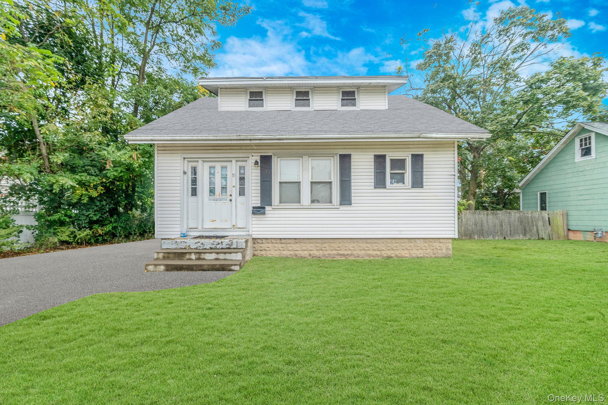 55 E Neck Court — photo