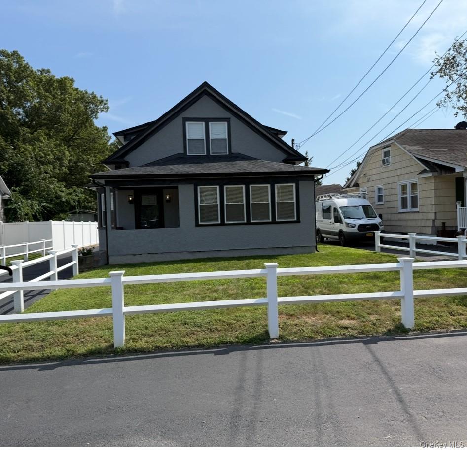 Home in Brookhaven, NY 11772 — photo 2